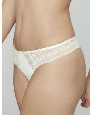 String Amazone Lou en dentelle authentique