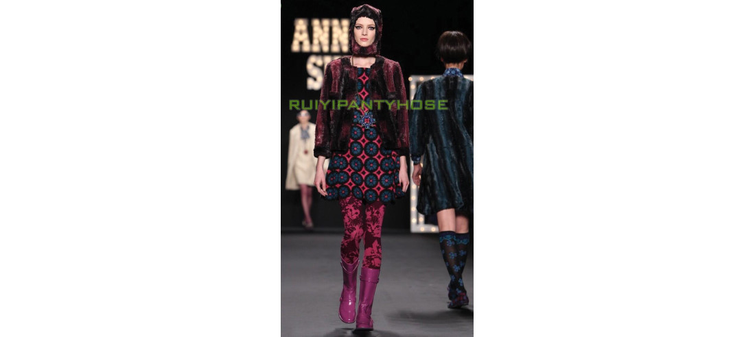 Collant imprimé chat  défilé de mode