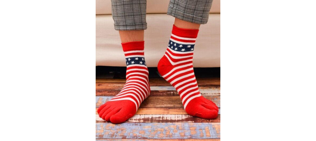 chaussettes à 5 doigts rouges rayures