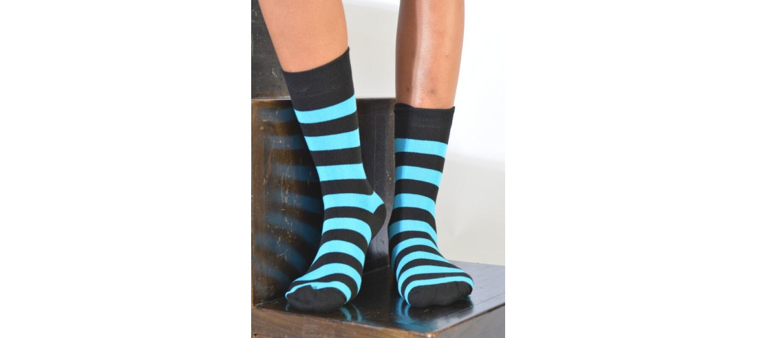 Chaussettes rayures noires et turquoise coton