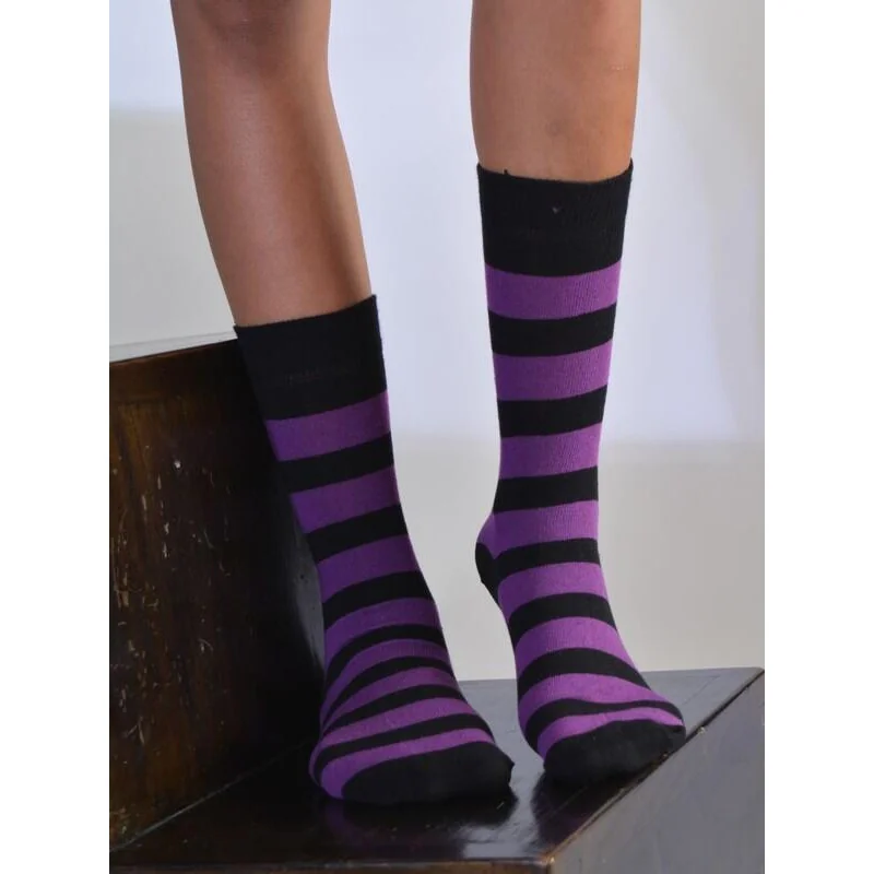 chaussettes rayures noires violettes