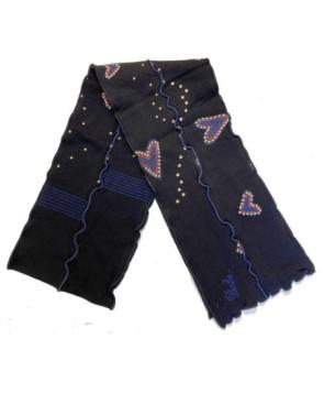 echarpe-berthe-aux-grands-pieds-hiver-coton-noir-coeurs-détail