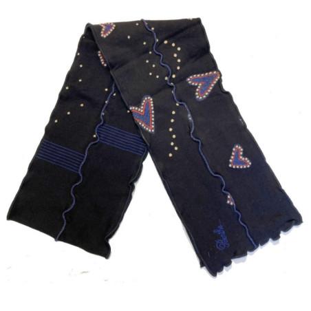 echarpe-berthe-aux-grands-pieds-hiver-coton-noir-coeurs-détail