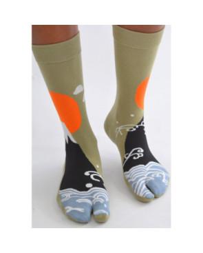 Chaussettes-japonaise-Les-petits-caprices-estampes-hokusai-vagues-volcans