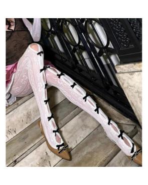  Collant-dentelle-blanc-rubans-noirs-LPC-assis