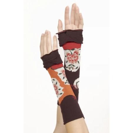  Mitaines-Berthe-aux-grands-pieds-fleurs-asymétriques-chocolat-vrai