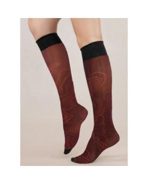 Mi-bas-berthe-aux-grands-pieds-lycra-rouge-semi-opaque-fleurs-géométrique