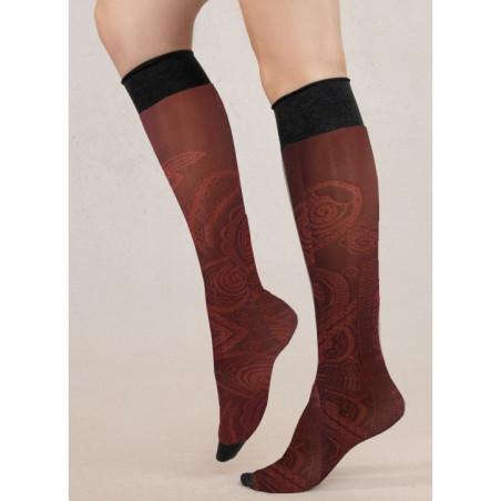 Mi-bas-berthe-aux-grands-pieds-lycra-rouge-semi-opaque-fleurs-géométrique