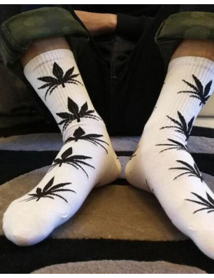 chaussettes feuilles de cannabis