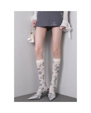  Mi-bas-microfibre-opaque-fleurs-noires-imprimées-debout