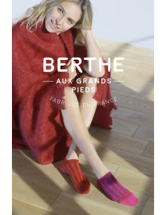 Socquette-Berthe-aux-grands-pieds-en-soie-chic