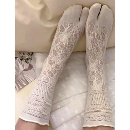 Chaussettes-Tabis-dentelle-Fleurs-et-géométrique-ivoire-détail