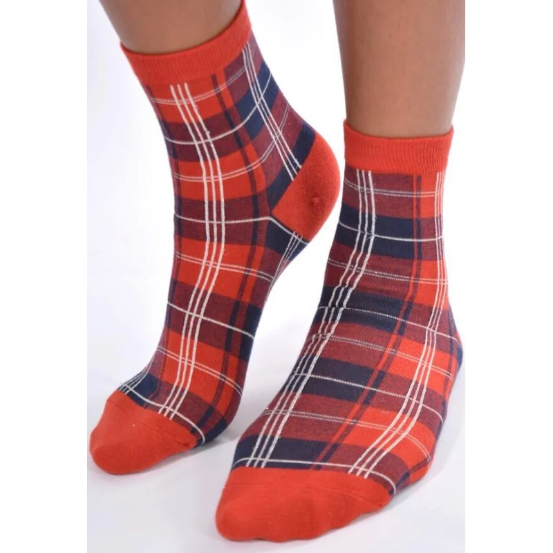 Chaussettes rouges carreaux ecossais