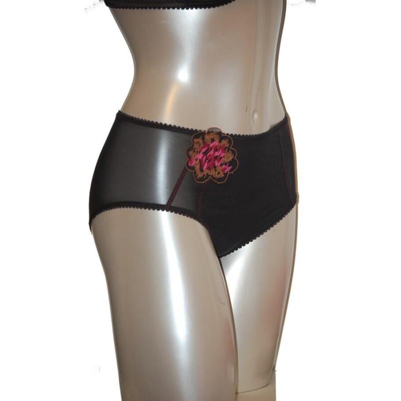 Empreinte rose culotte noire