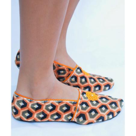 Chausson-velours-imprimé-les-petits-caprices-bee-yellow-profil