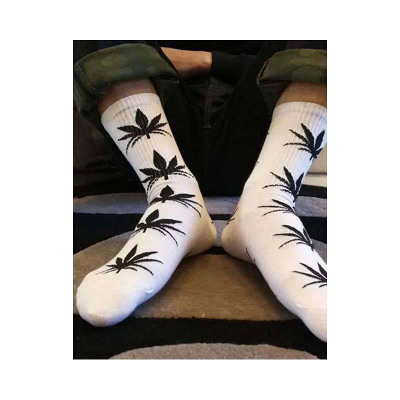chaussettes feuilles de cannabis
