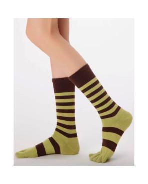 Chaussettes-5-doigts-rayures-décalées-kaki-marron