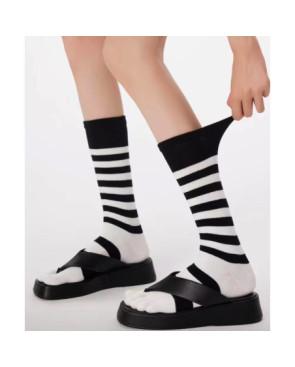  Chaussettes-5-doigts-rayures-décalées-blanches-noires-profil