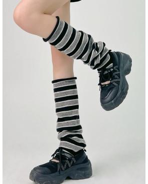 Guetres-couvertes-talon-Laine-Les-petits-caprices-rayures-bicolore-noires-gris