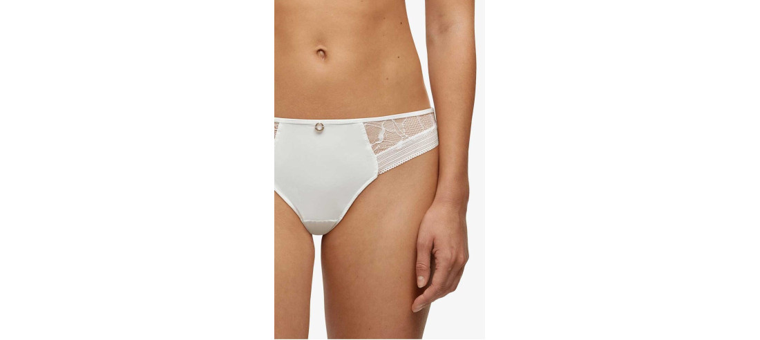 tanga Chantelle dentelle authentique True lace