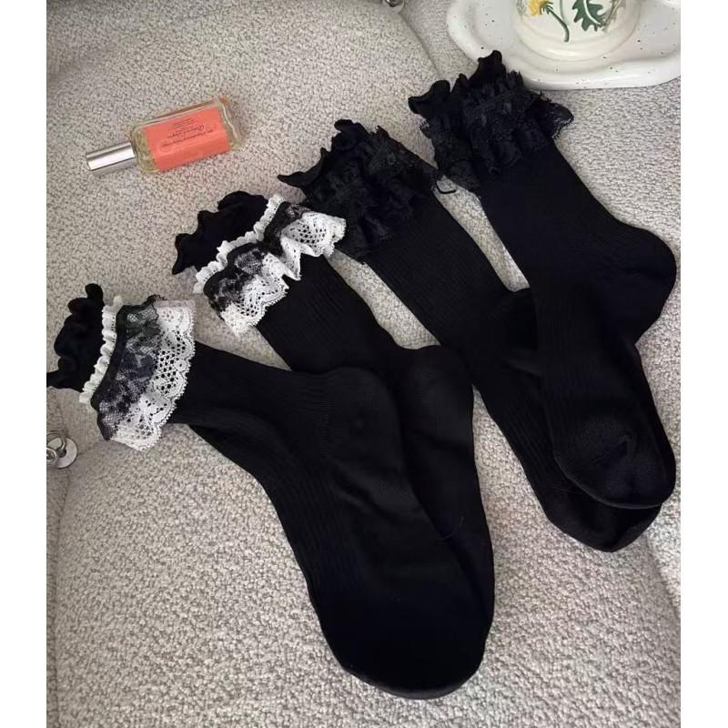 Chaussettes Fines cotes et dentelle chics