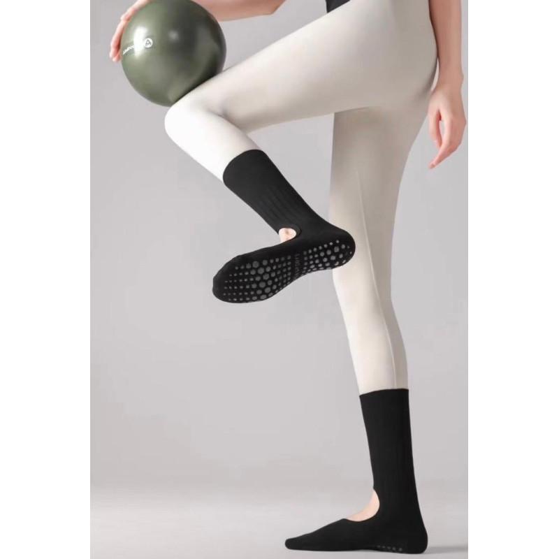 Chaussettes de sport et Yoga aérée et anti glisse Chaussettes de sport et Yoga aérée et anti glisse