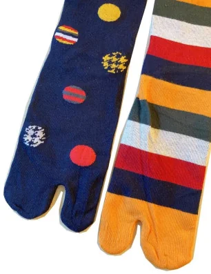 Chaussettes Japonaises Pois et rayures asymétriques ludiques et délires