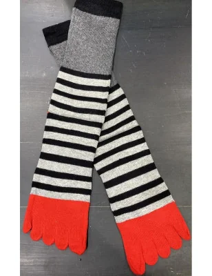 chaussettes-5-doigts-multi-rayures-gris-noir-coton-les-petits-caprices-pieds-plat