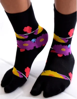 Chaussettes-japonaises-coton-les-petits-caprices-violette-fleuries-profil