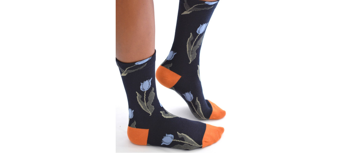 Chausettes-les-petits-caprices-marine-TULIPES-bleues-profil