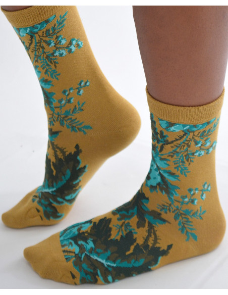 Chaussettes-les-petits-caprices-moutarde-fleuris-de-turquoise-3-quart-profil