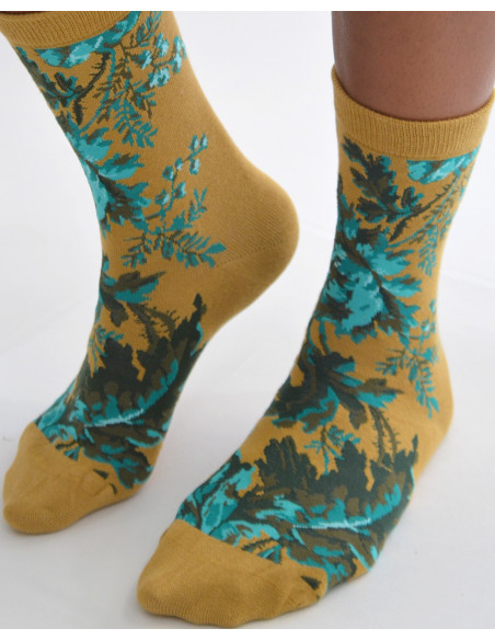 Chaussettes-les-petits-caprices-moutarde-fleuris-de-turquoise-3-quart-3quarts