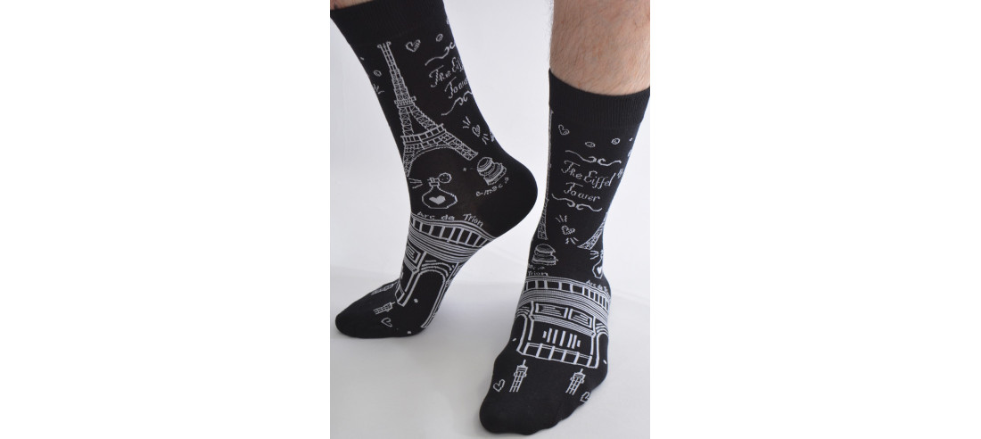 Chaussettes-les-petits-caprices-asymétriques-love-paris-tour-eiffel-arc-triumph-champs-elysée-profil