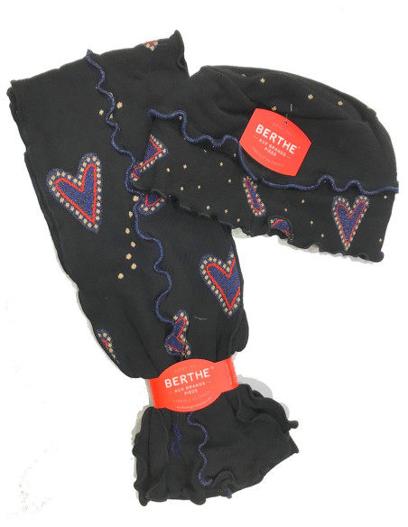 Coffret-best-of-Berthe-aux-grands-pieds-bonnet-echarpes-coeurs-bijoux