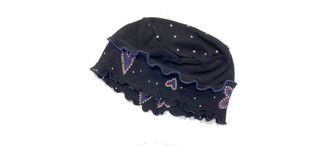 Coffret-best-of-Berthe-aux-grands-pieds-bonnet-echarpes-coeurs-bijoux-bonnet