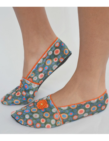 Chausson-velours-imprimé-les-petits-caprices-ta-ta-ta-orangel-profil