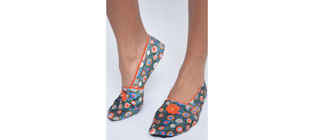 Chausson-velours-imprimé-les-petits-caprices-ta-ta-ta-orangel-avant-3-quarts