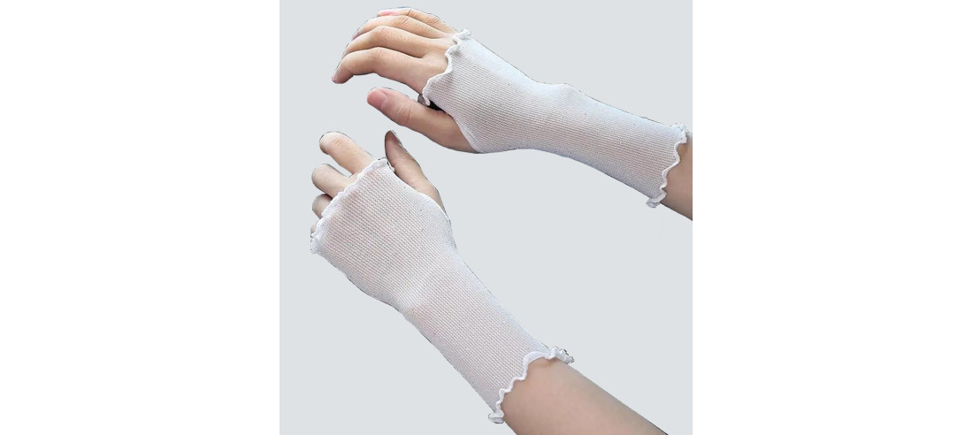 Mitaines-légères-maille-strassées -Les-petits-caprices-blanc-détail