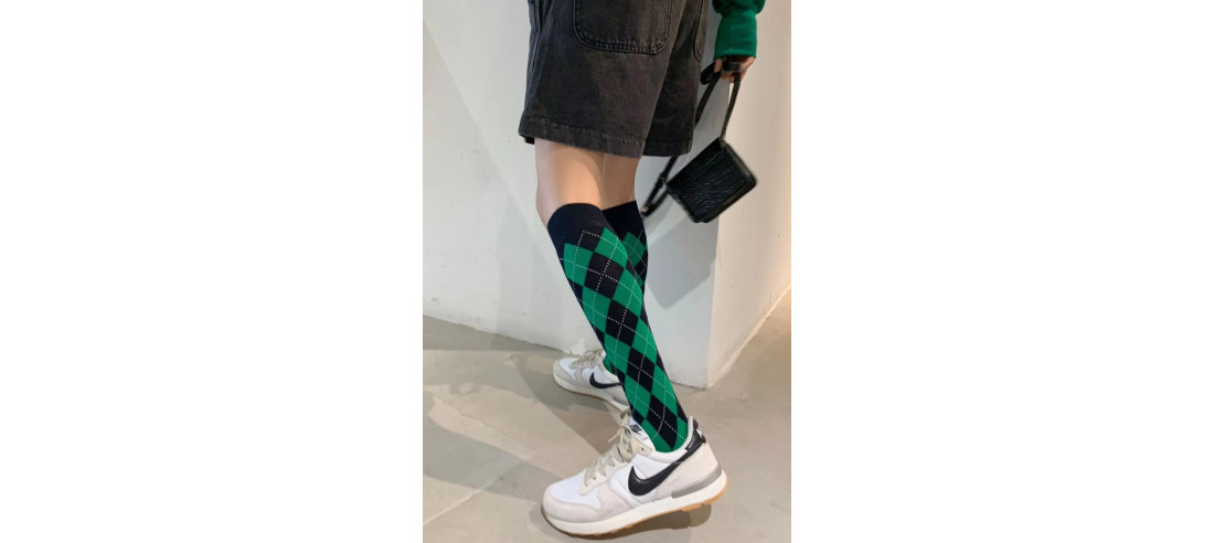 MI-BAS-coton-Argyle-noir-et-vert-profil