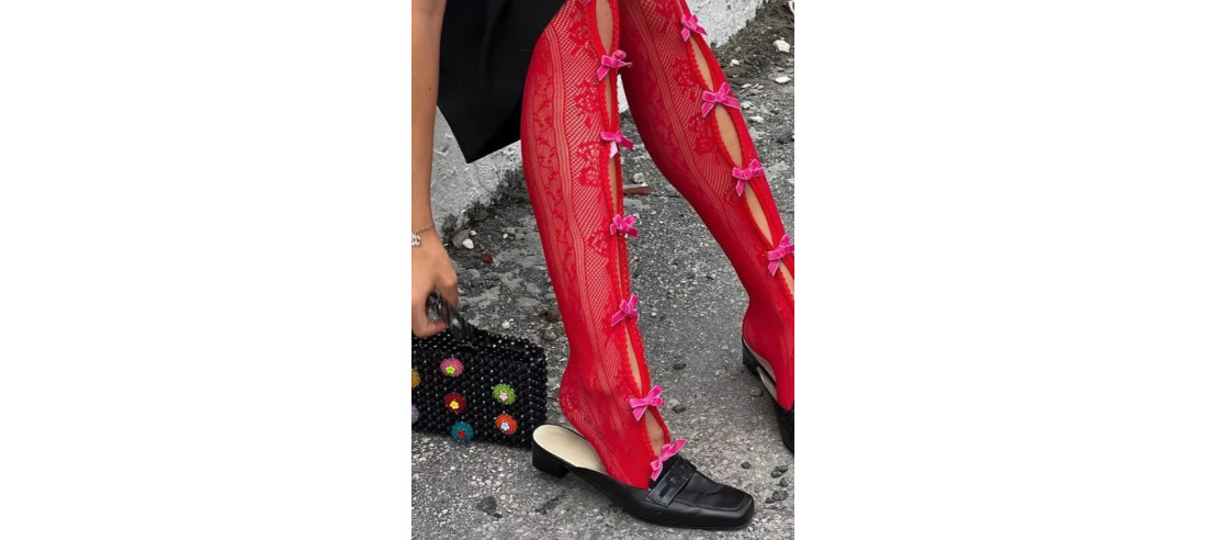 Collant-resille-dentelle-à rubans-rouge-noeud-rose-détail