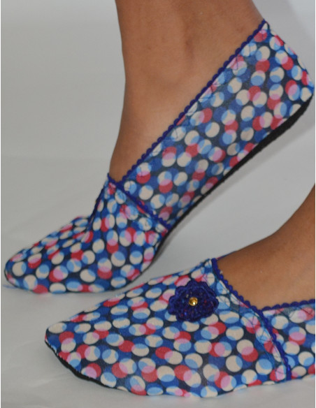 chaussons-tissu-imprimé-de-voyage-ixli-les-petits-caprices-bubble-bleu-roi-profil