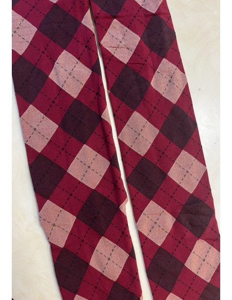 Collant-opaque-losanges-large-rouge-bodeaux-détail