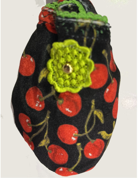 Chaussons-Les-Petits-Caprices-velours-Cherry-vert-détail