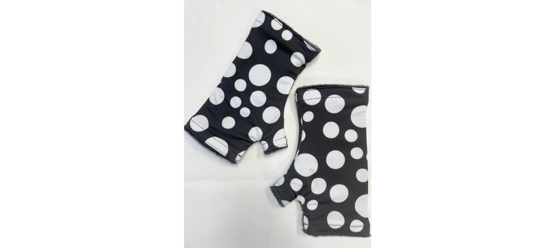 Mitaines imprimé noires  pois blancs doublée Polaire