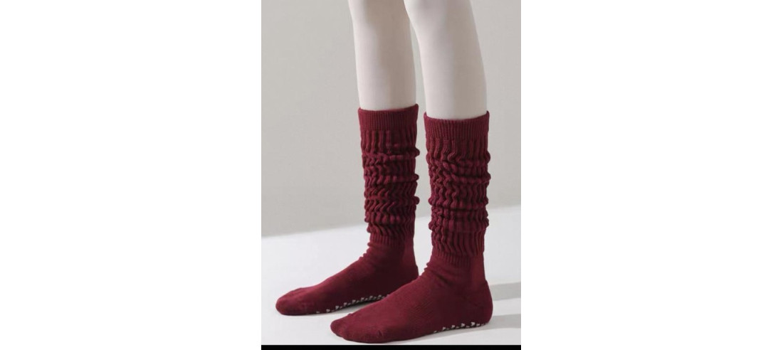 Chaussettes-coton-cotes--anti-dérapant-yoga-bordeaux-plissé