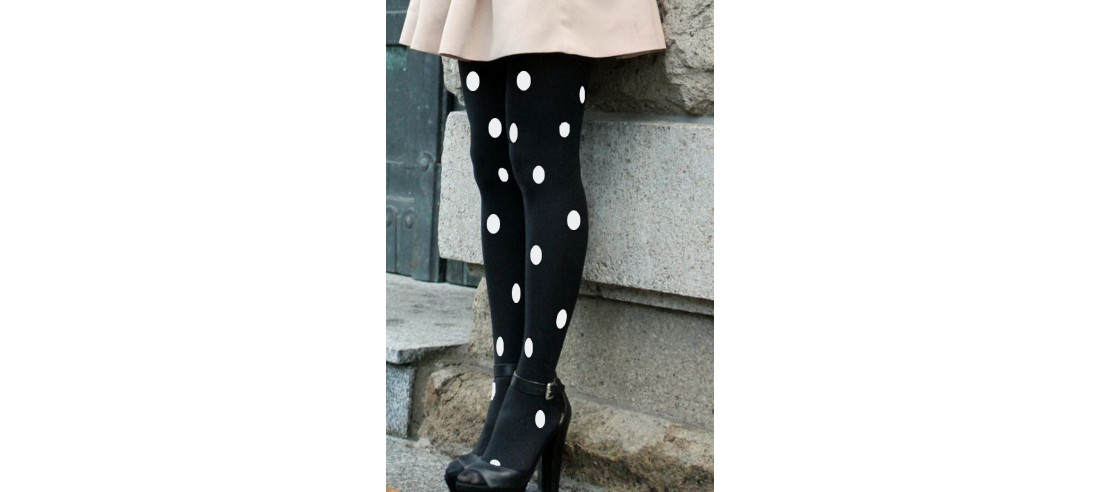 Collant-sakura-voilà-noir-pois-blancs