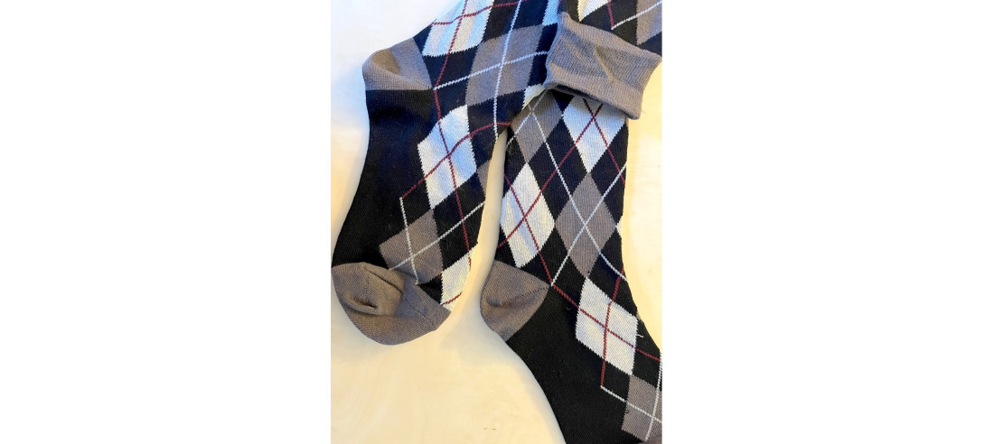 MI-BAS-COTON-ARGYLE-noir-gris-détail