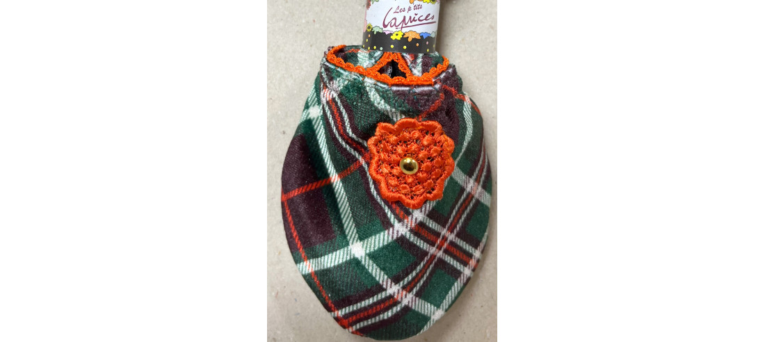 chausson-les-petits-caprices-velours-burbchic-orange-détail