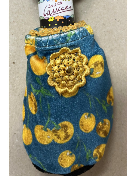 chausson-les-petits-caprices-velours-cherry-yellow-détail