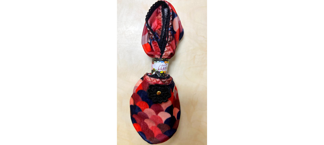 chausson-les-petits-caprices-velours-scale-black-détail